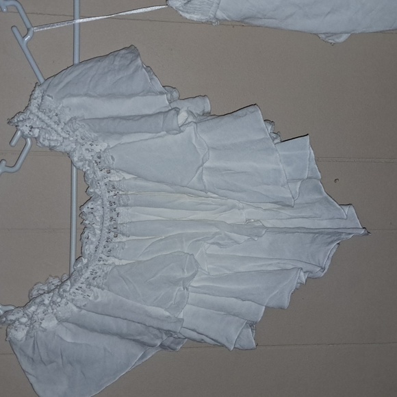 2 piece set shorts and top are both lined.  Top can be worn on or off shoulder. - Picture 6 of 7